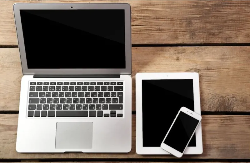 multiple-devices-on-table